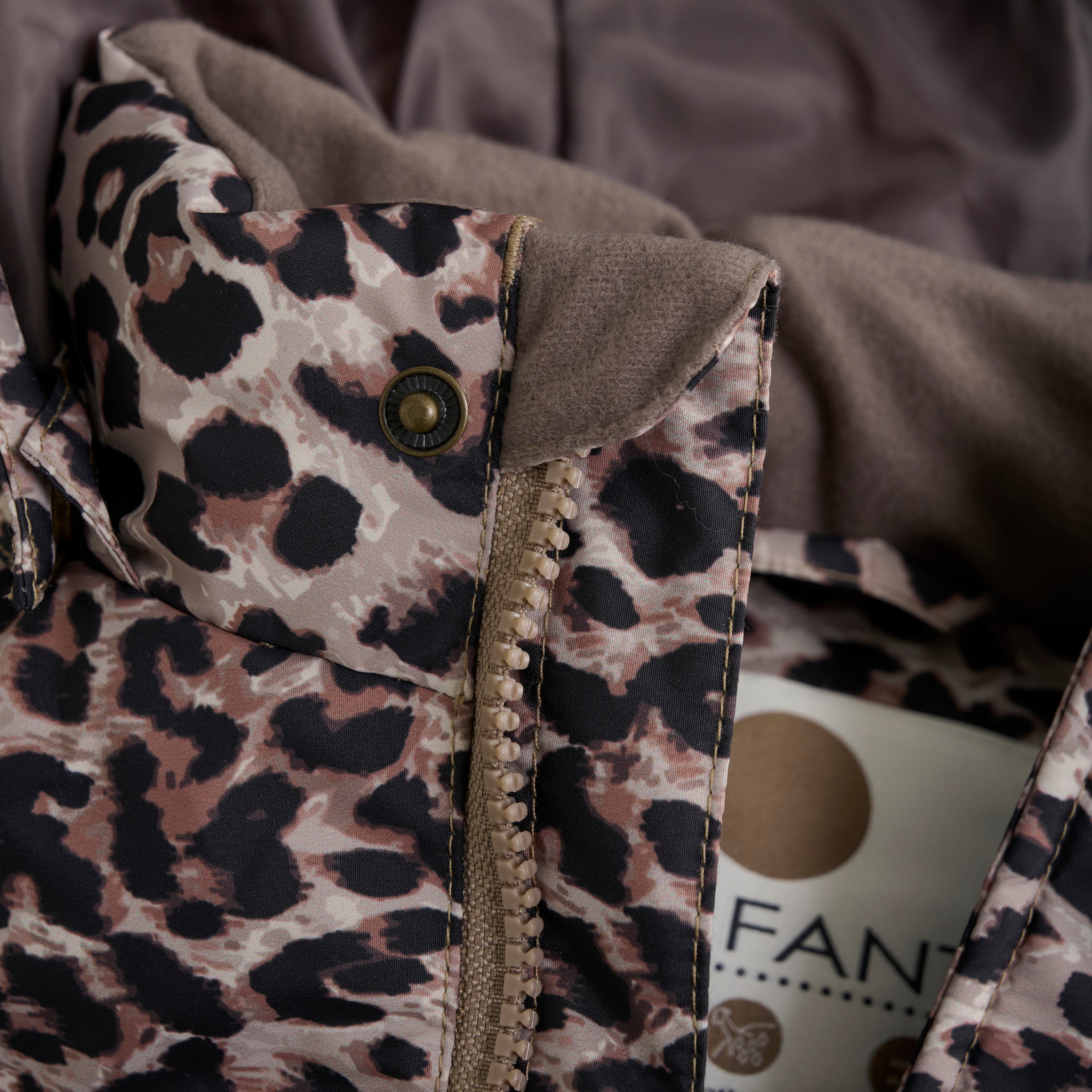 En Fant Jacket Quilt AOP Seamless Channels - Pine Bark Detailfoto