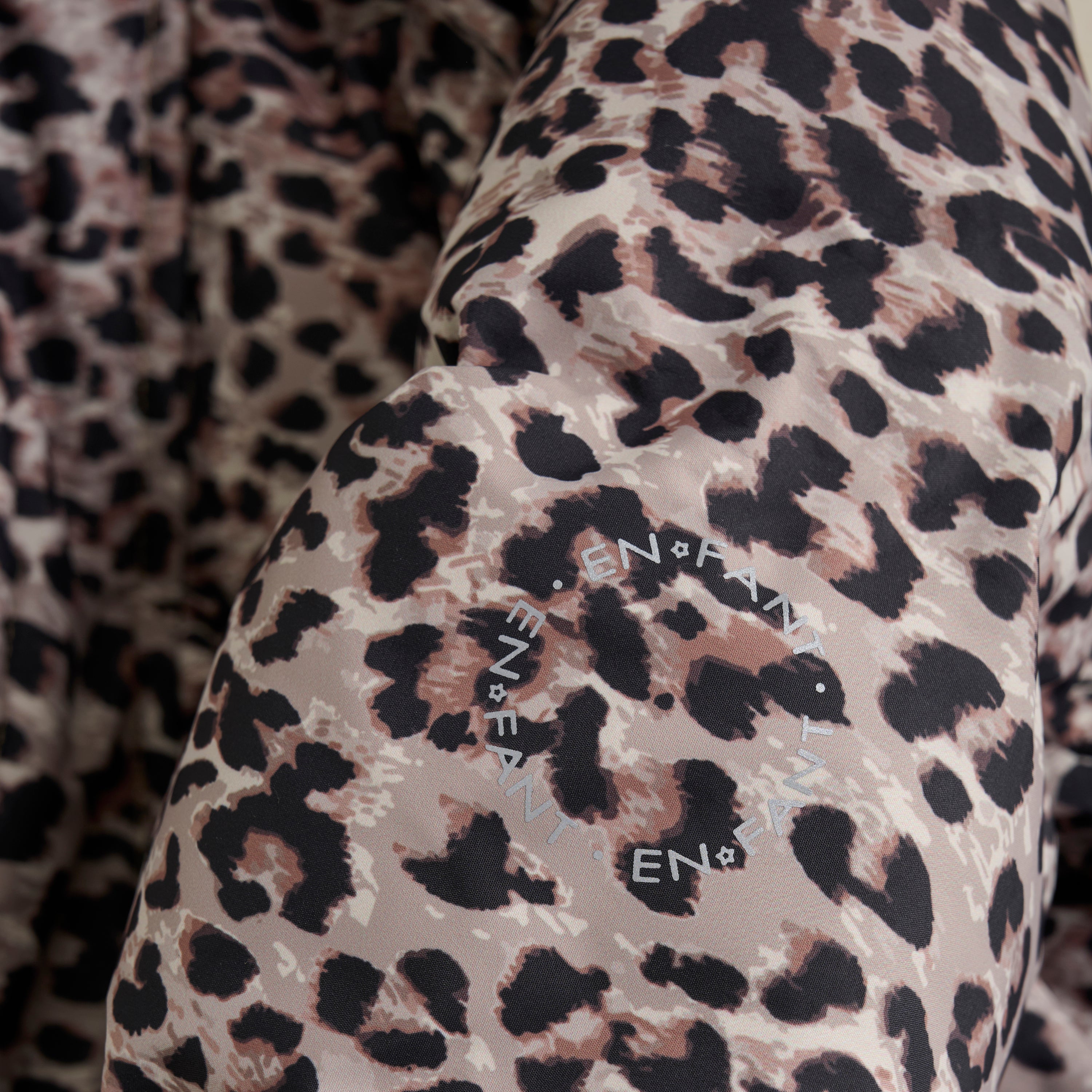 En Fant Jacket Quilt AOP Seamless Channels - Pine Bark Detailfoto