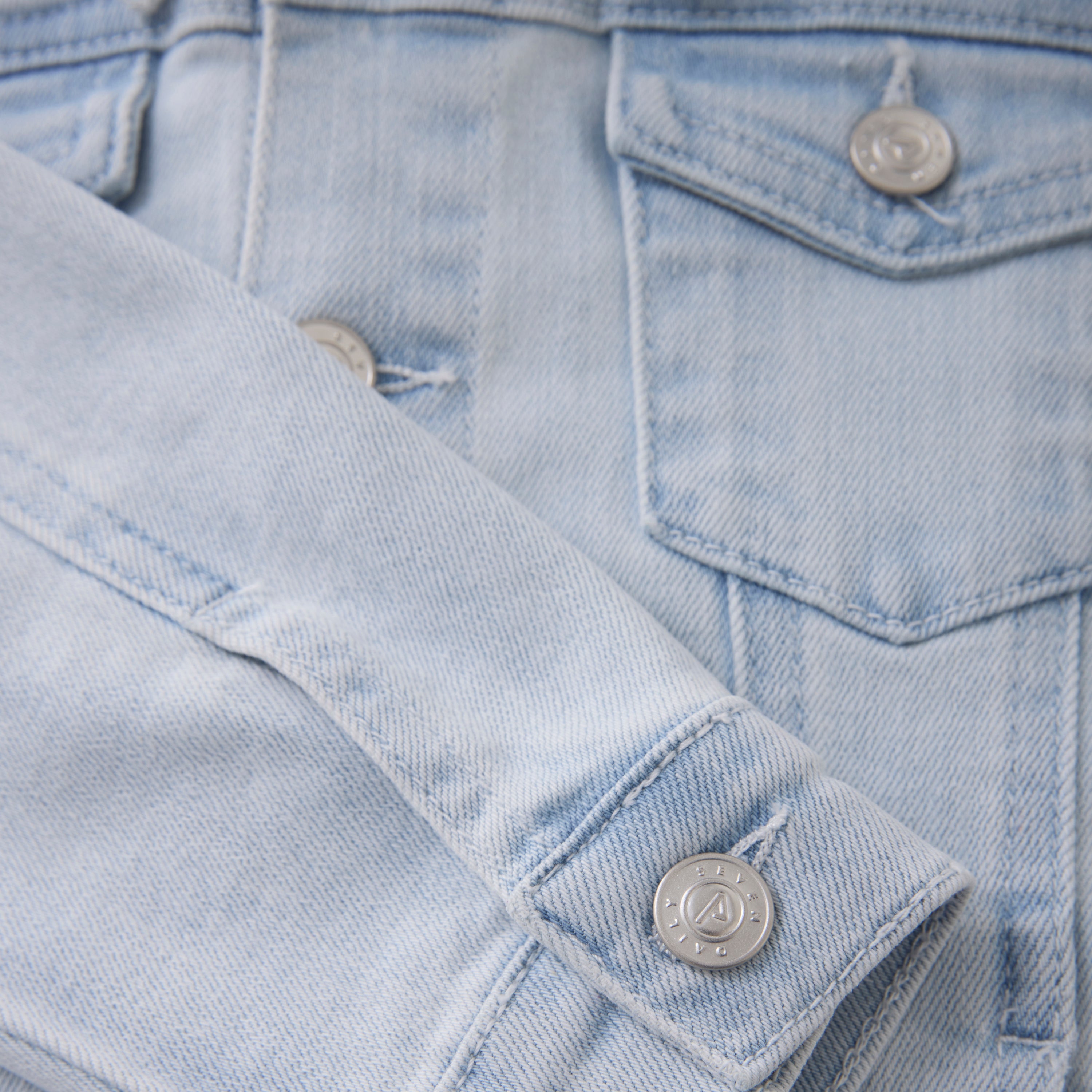 Daily7 Oversized Denim Jacket - Light Denim Blue detail