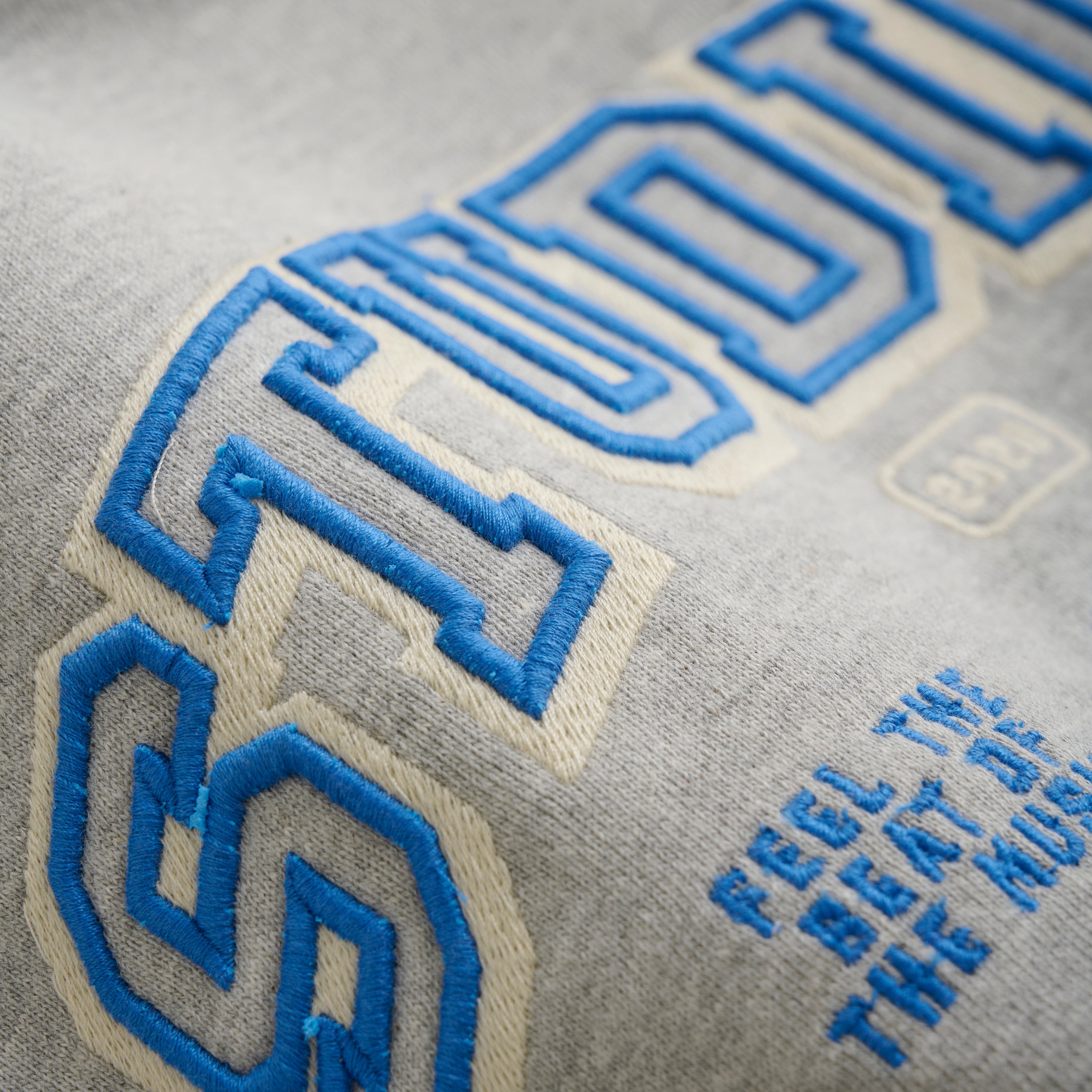 DAILY7 Oversized Sweater Artwork - Grey Melange detail