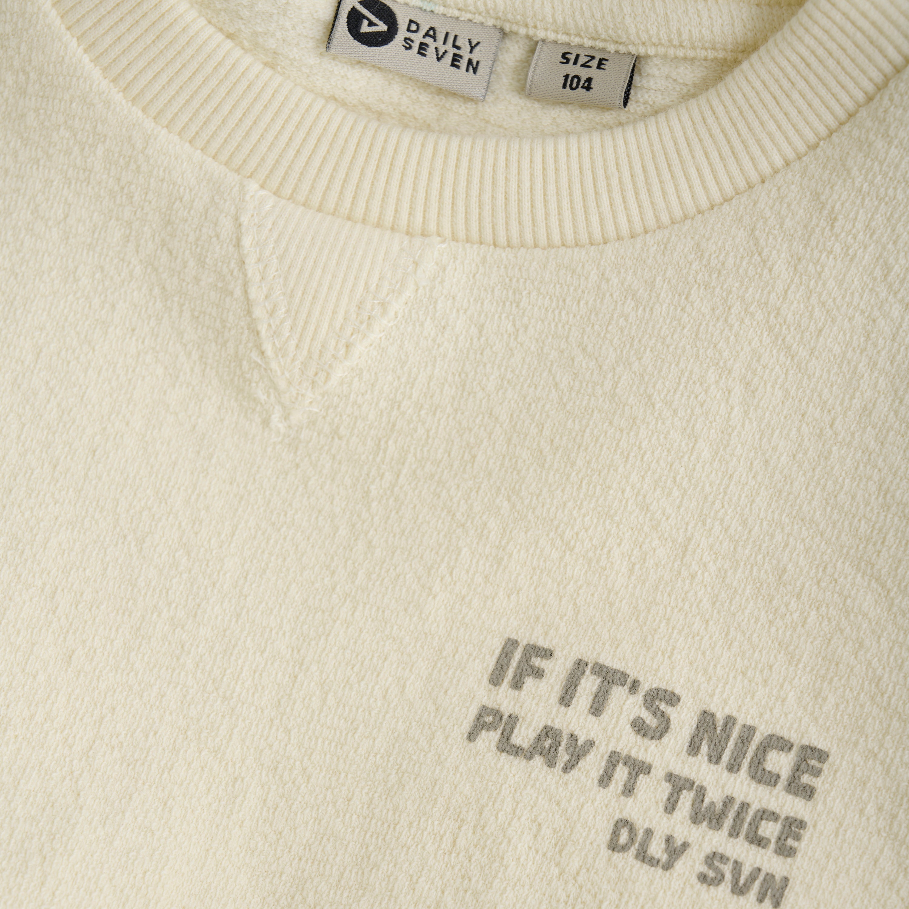 DAILY7 T-Shirt Longsleeve Backprint - Off White detail