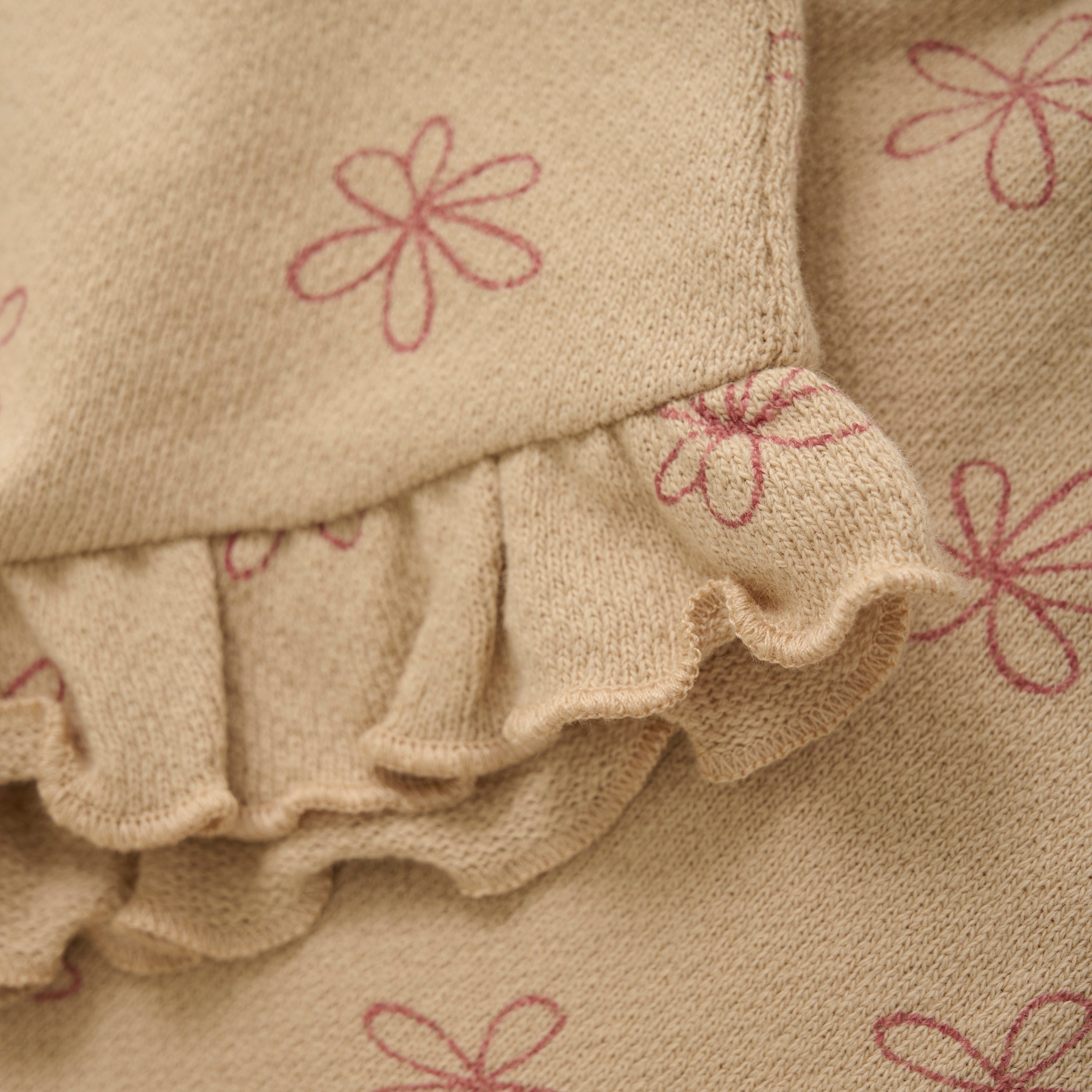 Daily7 Shorts Small Flowers - Latte Sand detail