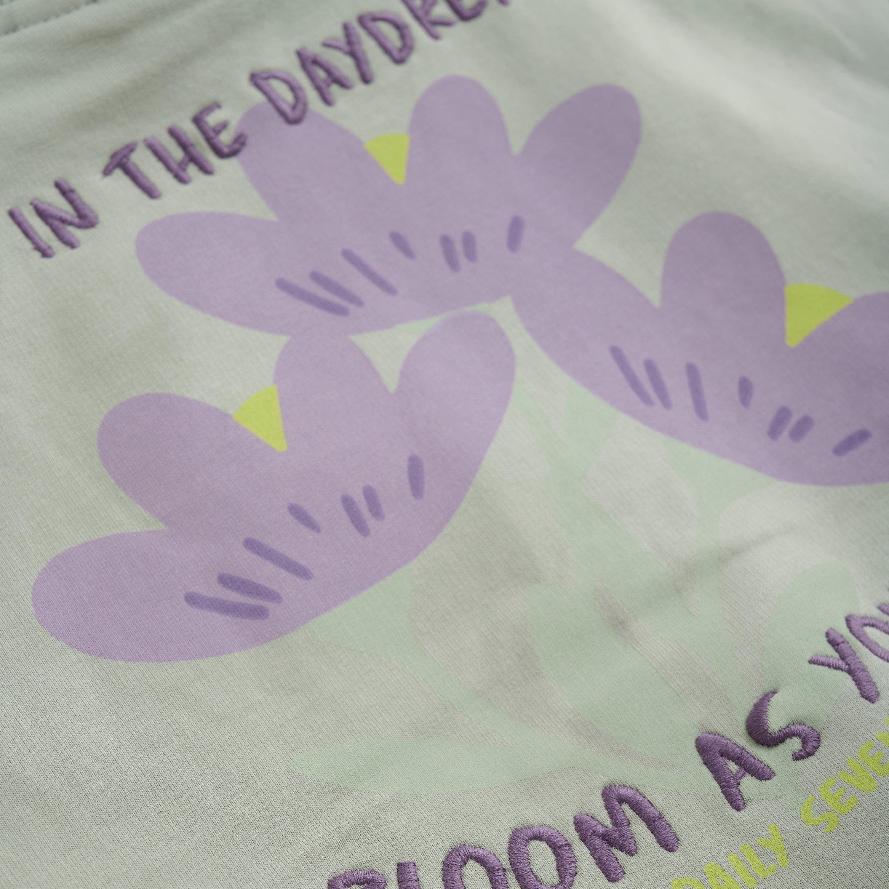 DAILY7 Sweater Backprint detail