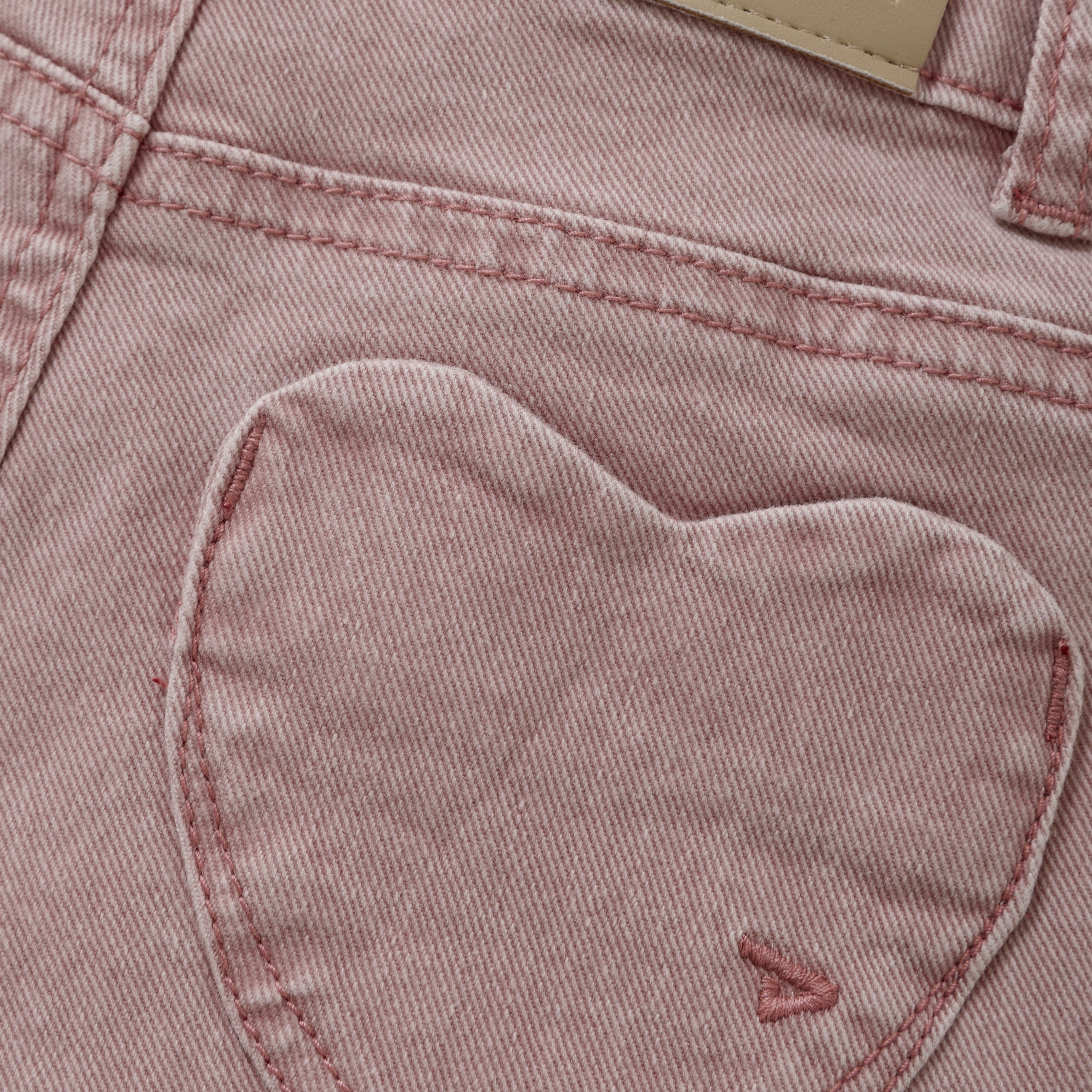 DAILY7 2500 Mom Fit Heart Pocket detail