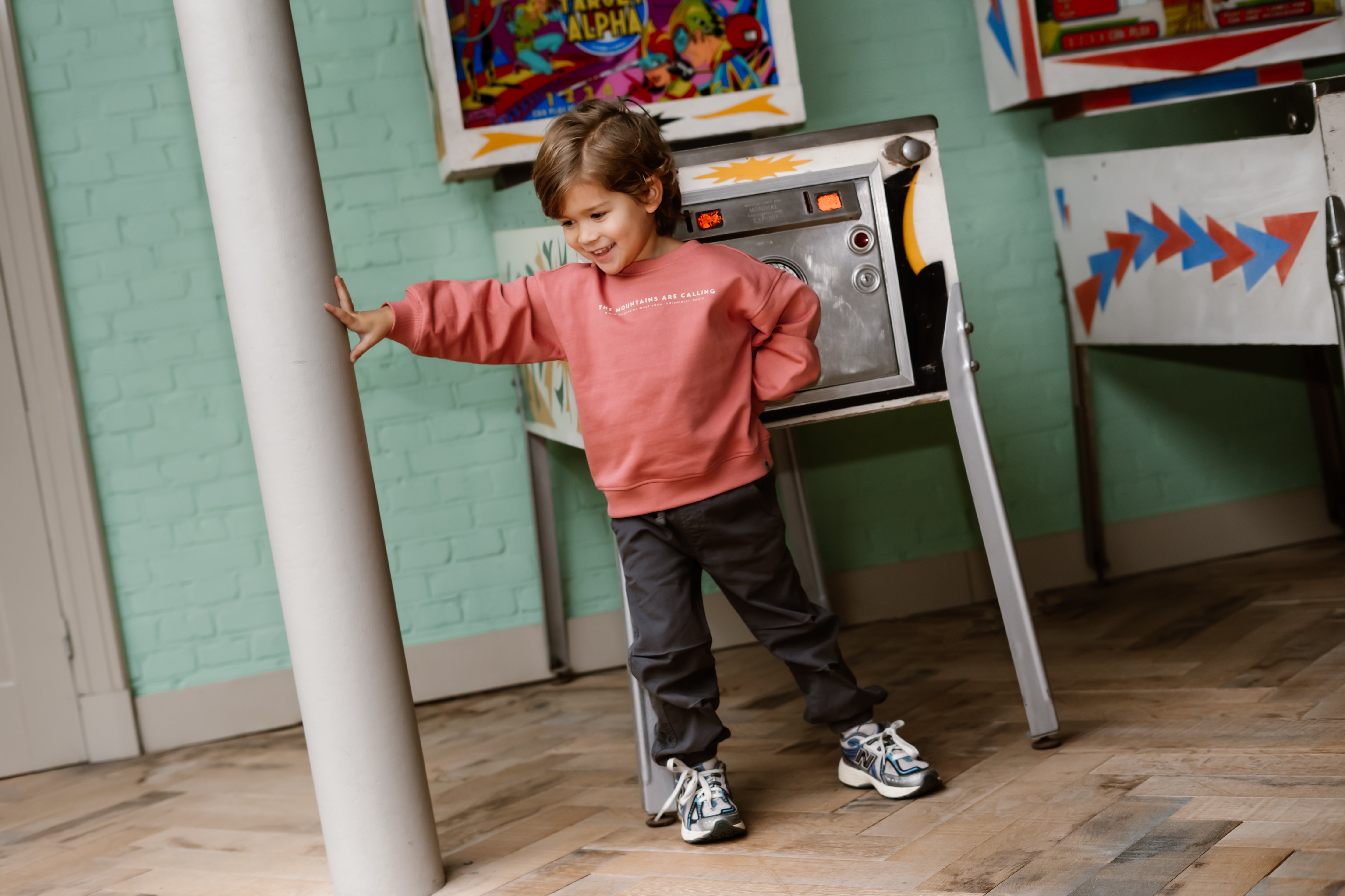 DAILY7 Oversized Sweater Backprint - Coral Clay sfeer foto