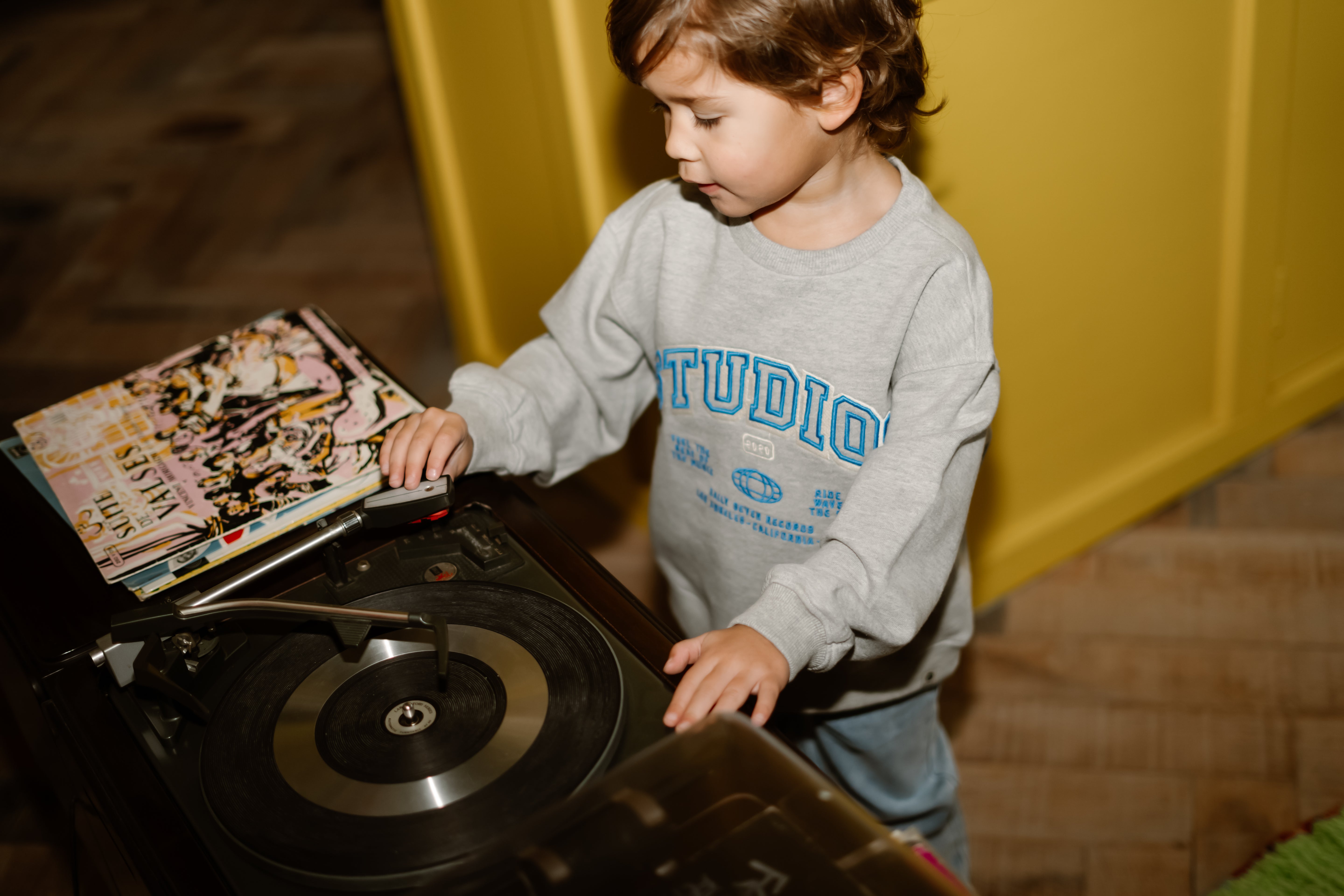 DAILY7 Oversized Sweater Artwork - Grey Melange fotoshoot