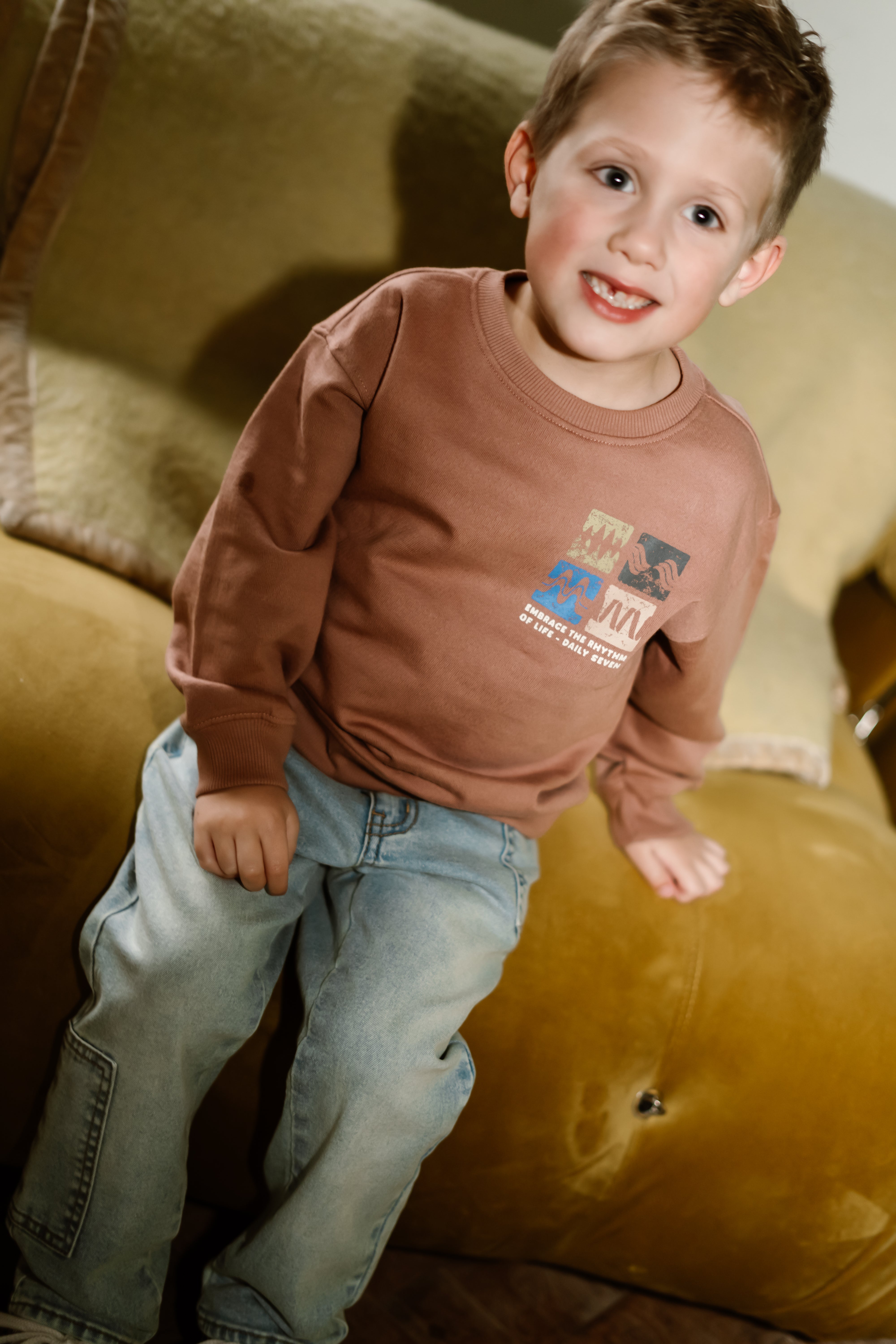 DAILY7 Oversized Sweater Artwork - Burlwood sfeer foto