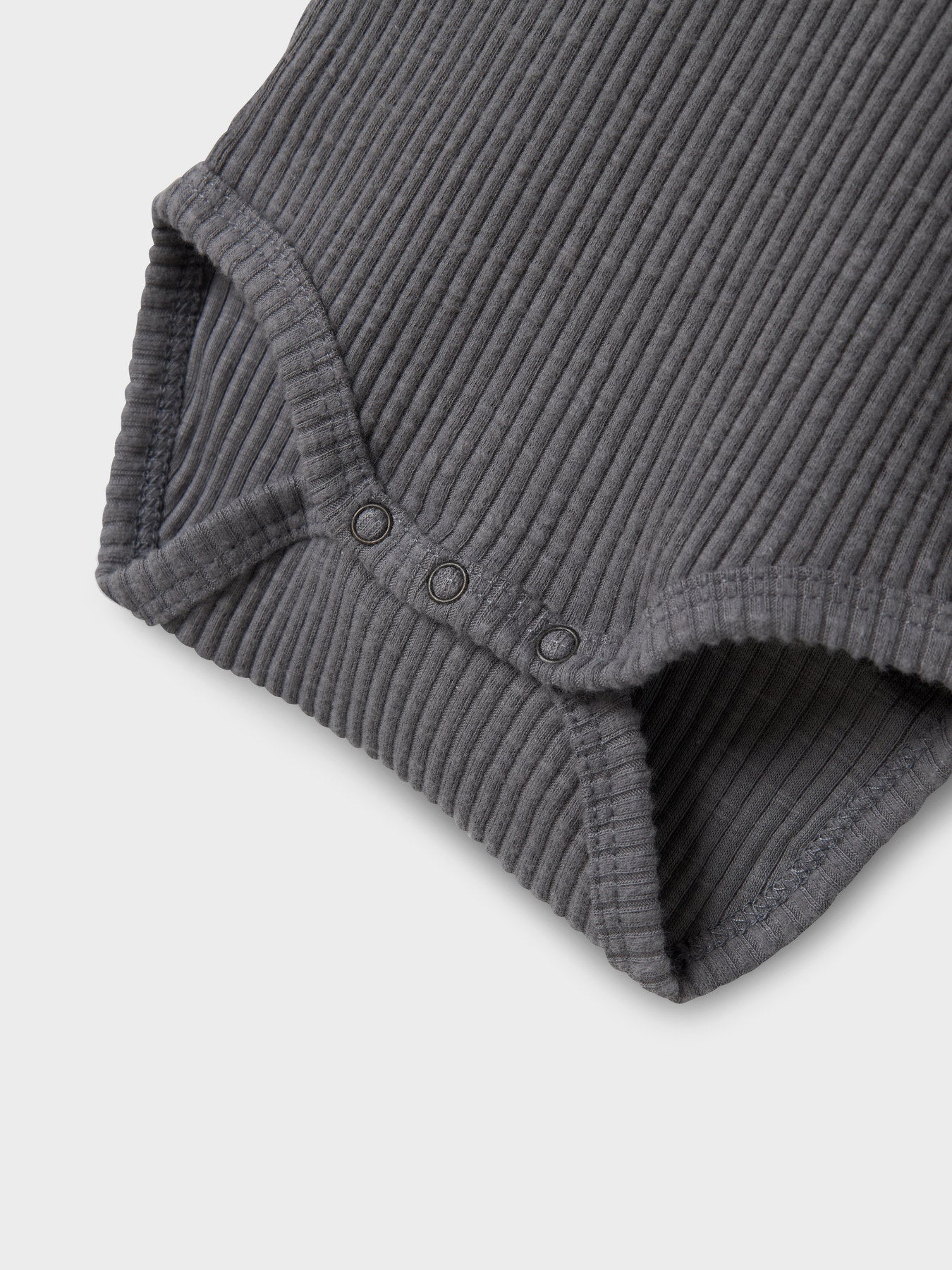 Lil' Atelier Mab LS Slim Body - Poppy Seed detail