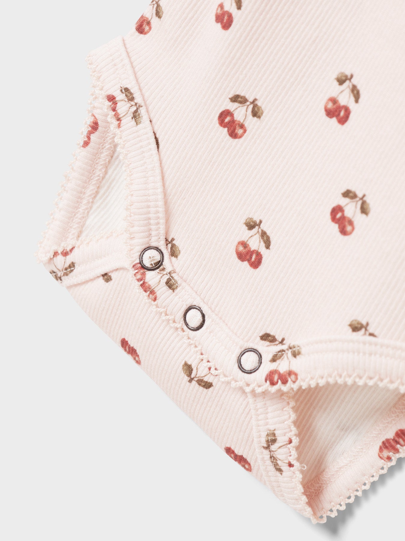 Lil' Atelier Eve LS Slim Body Noos - Silver Peony detail