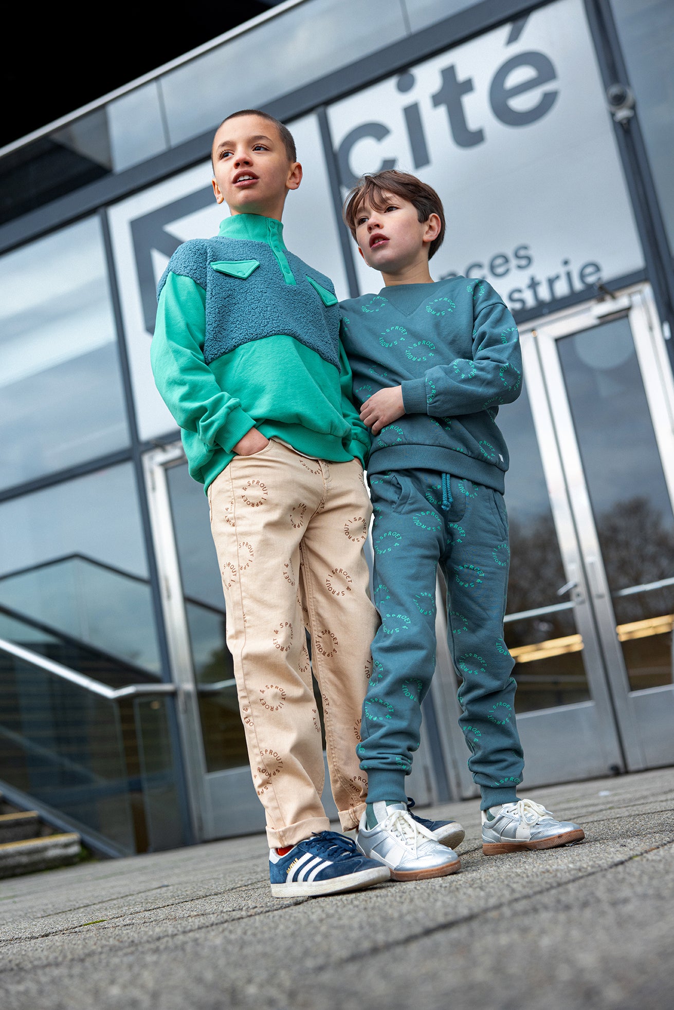 Sproet & Sprout Sweatpants Shady Green Sproet Print Sfeerfoto Broek Aan