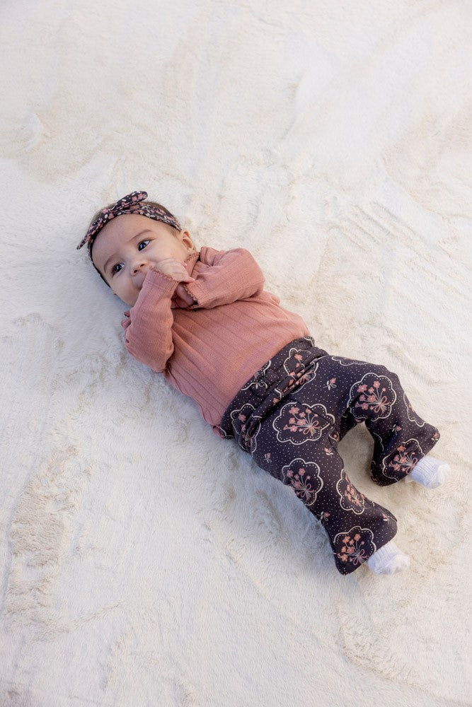 Feetje Flaired Broek AOP - Woodland Bloom Flaired Aan