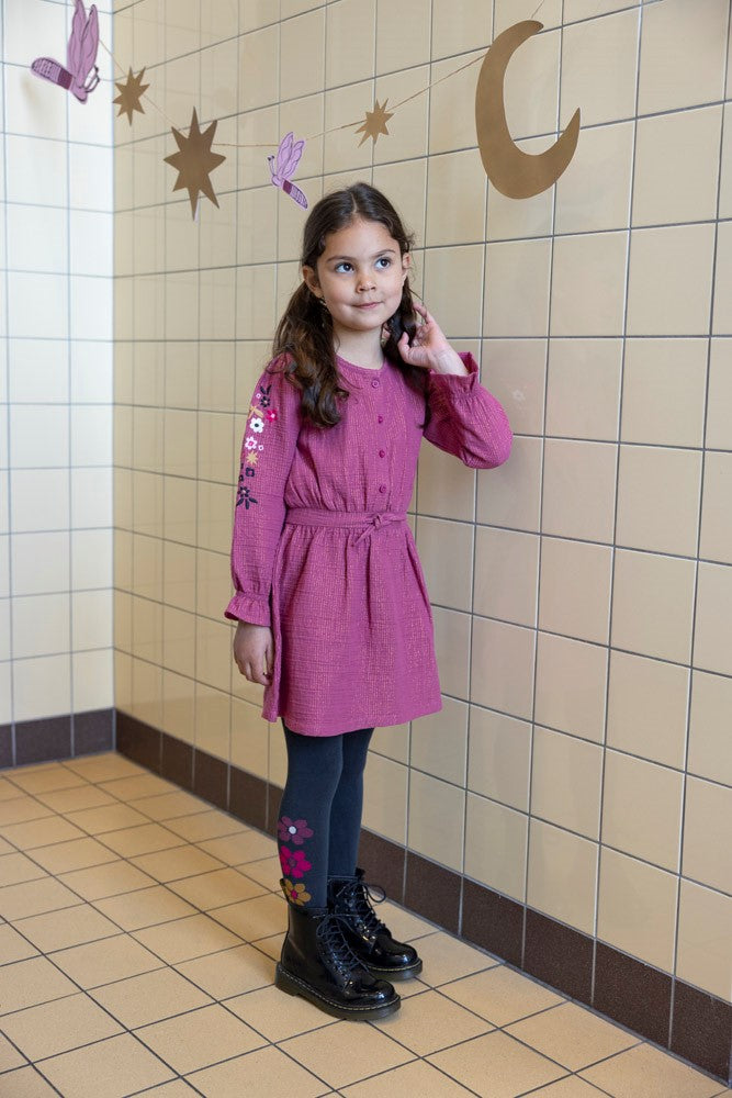 Jubel Jurk AOP - Shine Bright Sfeerfoto Jurk Aan