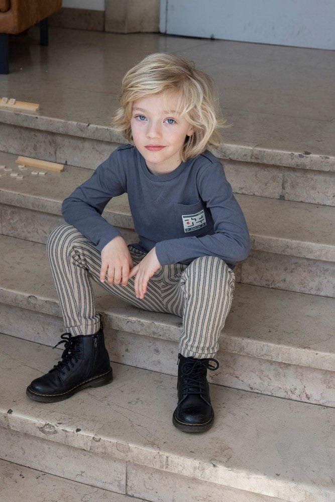 Sturdy Longsleeve - Couch Club Sfeerfoto Longsleeve Aan