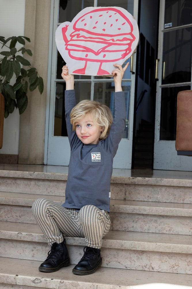 Sturdy Longsleeve - Couch Club Sfeerfoto Longsleeve Aan