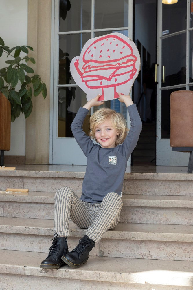 Sturdy Longsleeve - Couch Club Sfeerfoto Longsleeve Aan