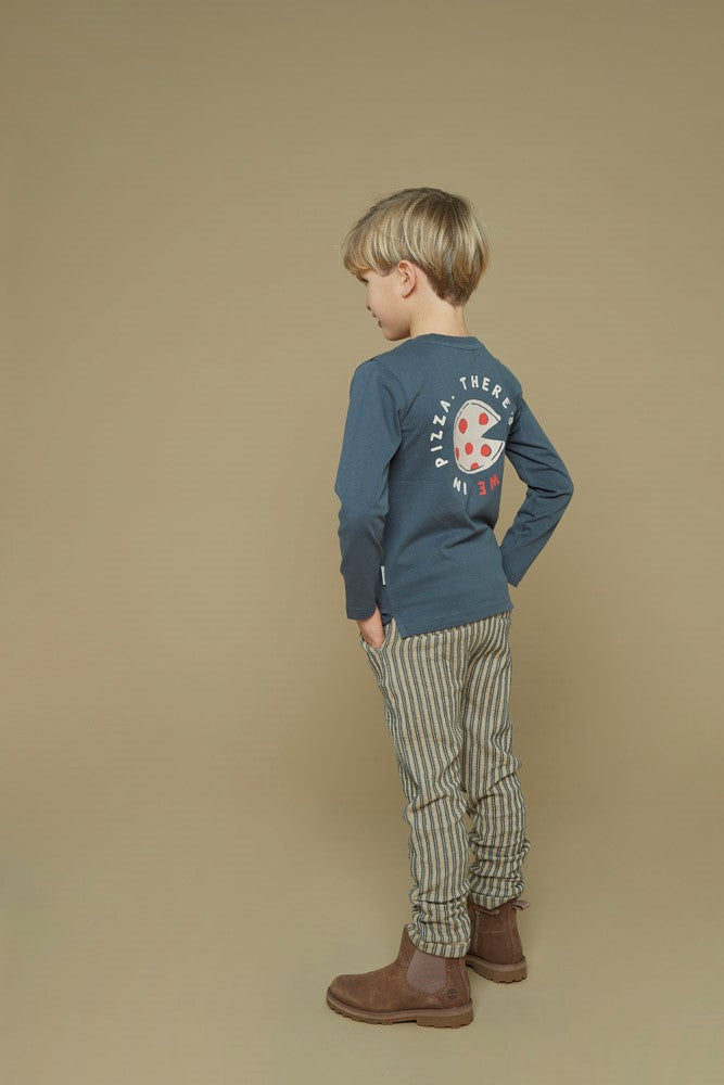 Sturdy Longsleeve - Couch Club Sfeerfoto Longsleeve Aan