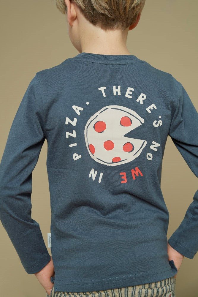 Sturdy Longsleeve - Couch Club Sfeerfoto Longsleeve Aan