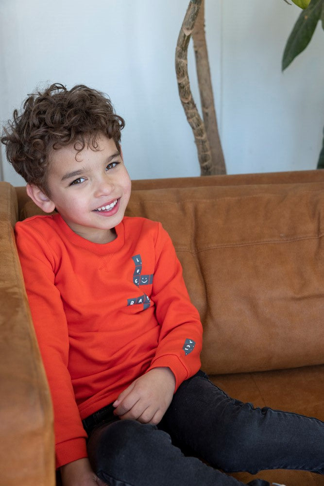 Sturdy Longsleeve - Couch Club Sfeerfoto Longsleeve Aan