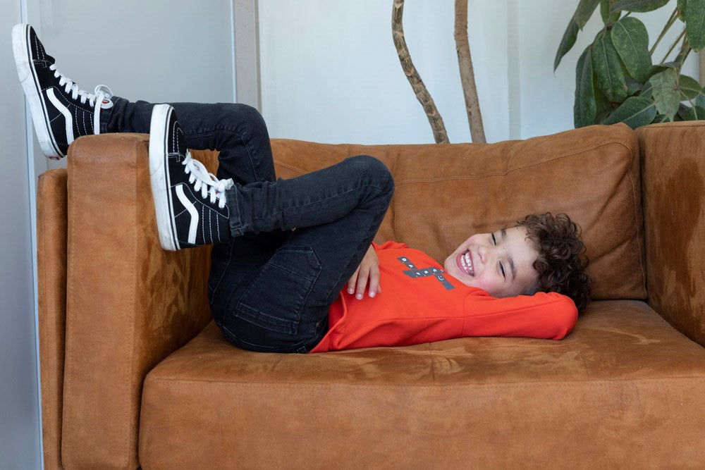 Sturdy Longsleeve - Couch Club Sfeerfoto Longsleeve Aan