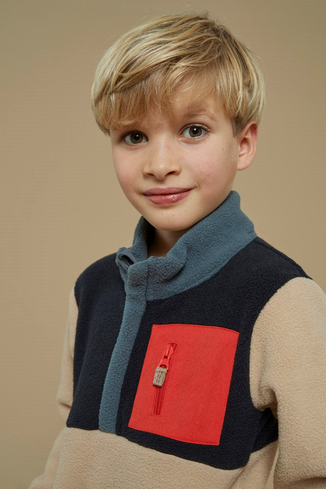 Sturdy Sweater Fleece - Couch Club Sfeerfoto Sweater Aan