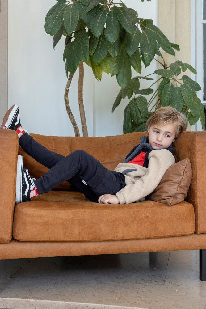 Sturdy Sweater Fleece - Couch Club Sfeerfoto Sweater Aan