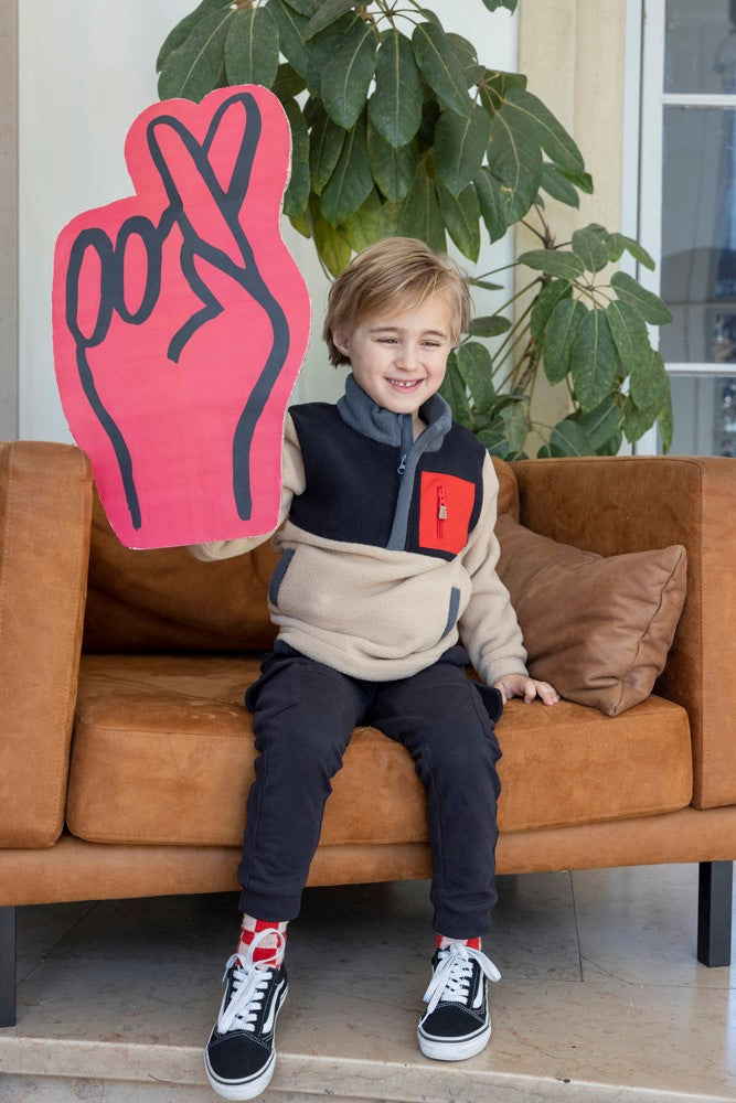 Sturdy Sweater Fleece - Couch Club Sfeerfoto Sweater Aan