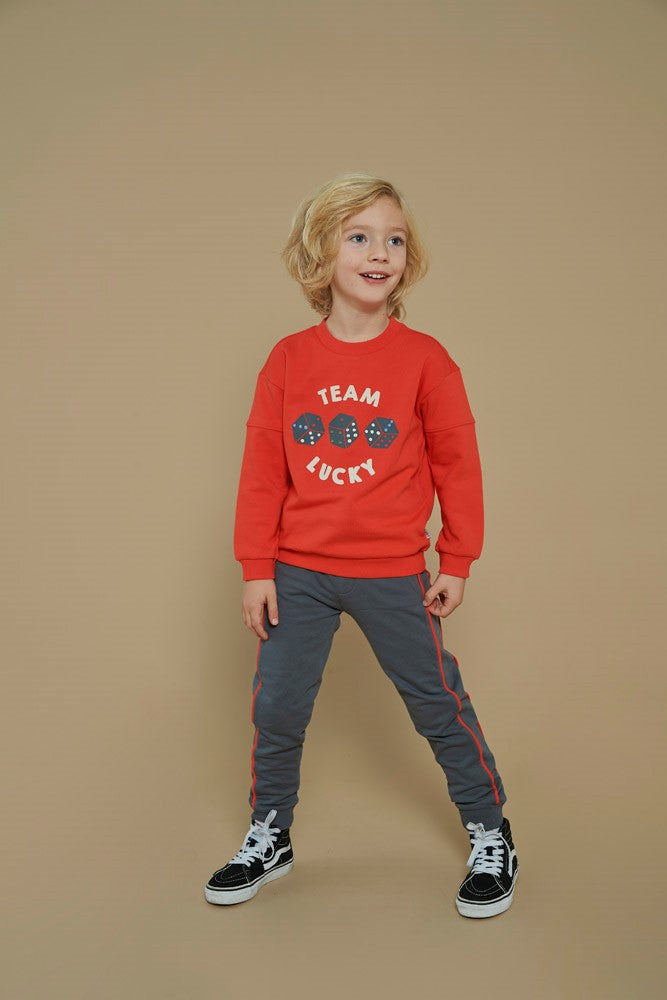 Sturdy Sweater - Couch Club Sfeerfoto Sweater Aan
