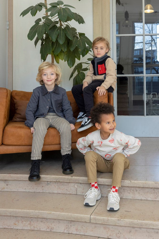 Sturdy Sweater Fleece - Couch Club Sfeerfoto Sweater Aan