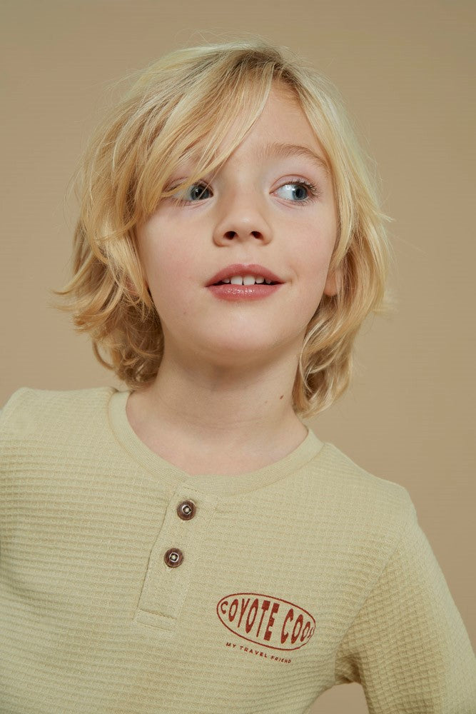 Sturdy Longsleeve Wafelstructuur - Chasing Trails Sfeerfoto Longsleeve Aan