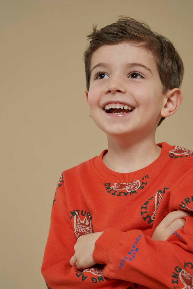 Sturdy Sweater AOP - Chasing Trails Sfeerfoto Sweater Aan