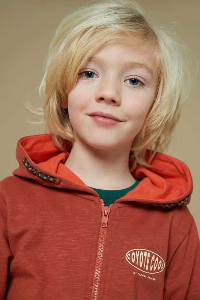 Sturdy Sweatvest met Capuchon - Chasing Trails Sfeerfoto Vest Aan