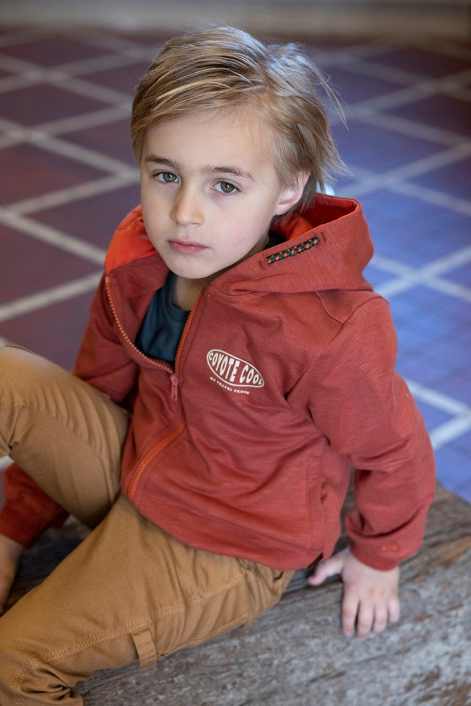 Sturdy Sweatvest met Capuchon - Chasing Trails Sfeerfoto Vest Aan