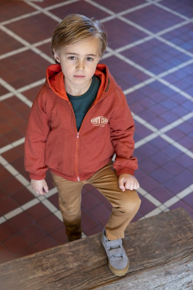 Sturdy Sweatvest met Capuchon - Chasing Trails Sfeerfoto Vest Aan