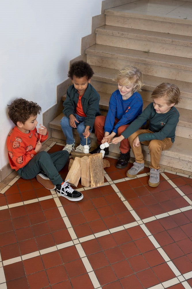 Sturdy Longsleeve - Chasing Trails Sfeerfoto Longsleeve Aan