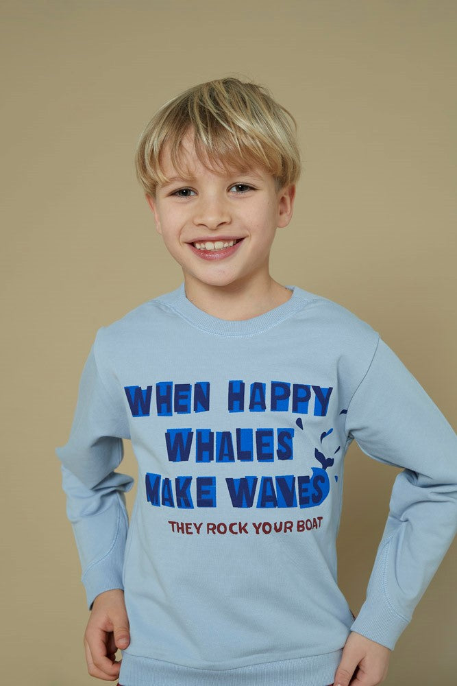 Sturdy Sweater - Waves And Whales Sfeerfoto Sweater Aan