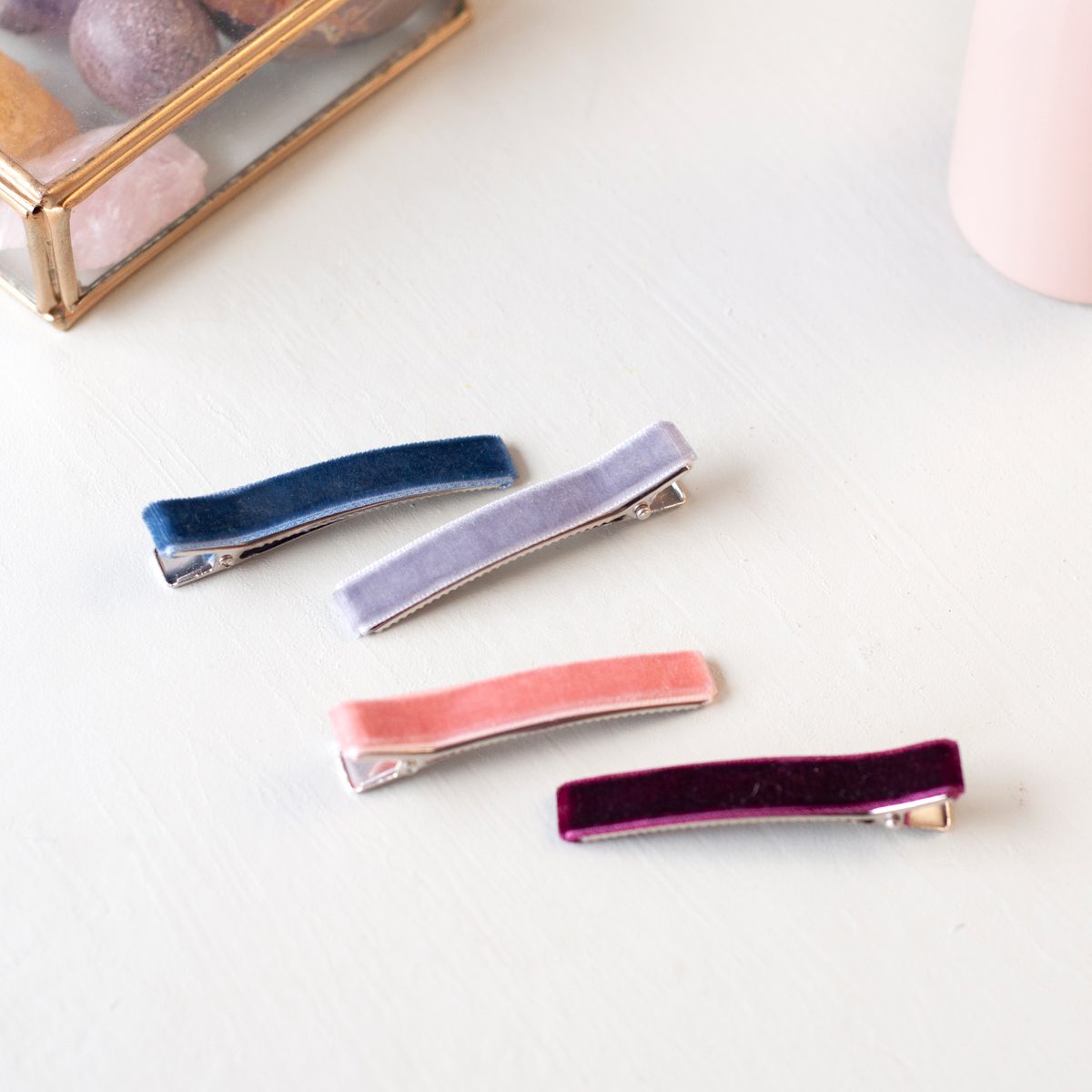 Global Affairs Fluwelen Haar Clip sfeer