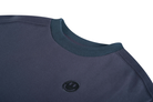 "Detail van antraciet Someone Sweater XEBO - stof en zoom"