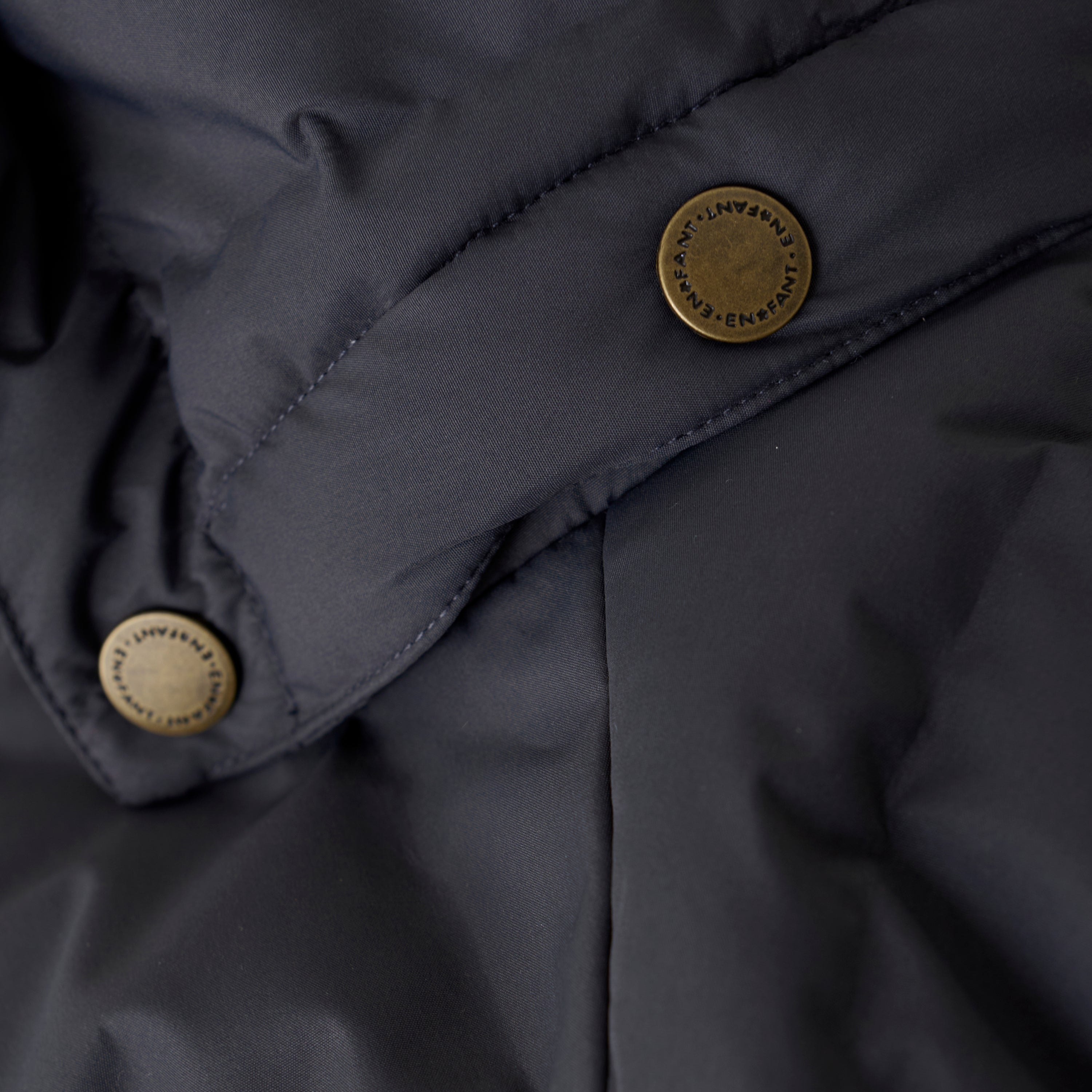 En Fant Jacket Quilt Solid Seamless Channels - Ebony Detailfoto