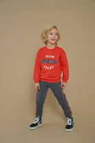 Sturdy Sweater - Couch Club Sfeerfoto Sweater Aan
