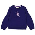 Jubel Sweater - Wild Soul Indigo: "Jubel Sweater - Wild Soul in Indigo, gemaakt van 96% biologisch katoen en 4% elastaan, onderdeel van de Wintercollectie 2025." Voorzijde